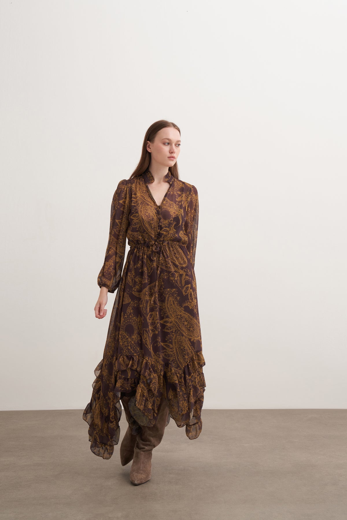 Desenli Asimetrik Kesimli Şifon Elbise