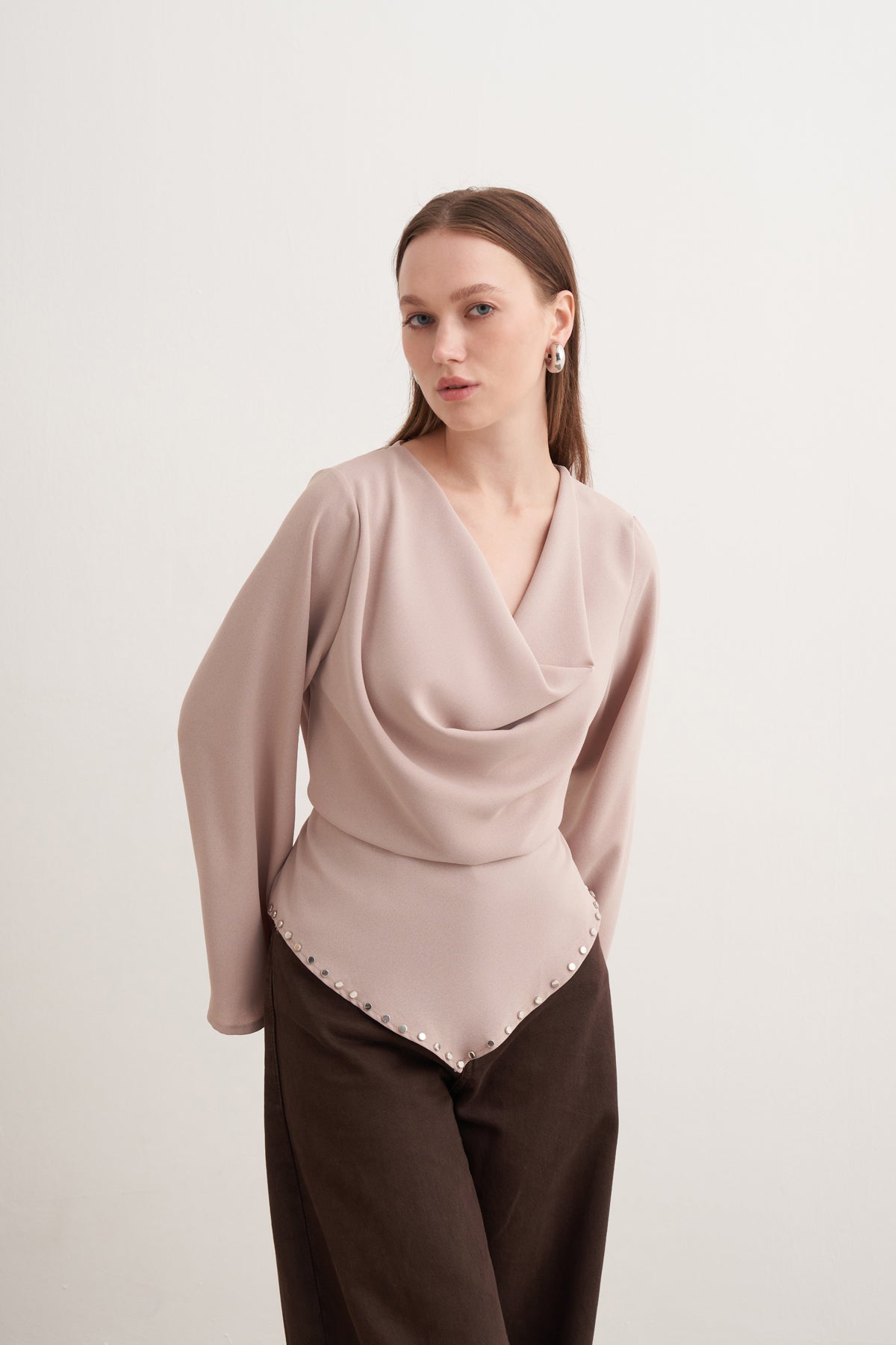 Zımba Detaylı Degaje Yaka Bluz