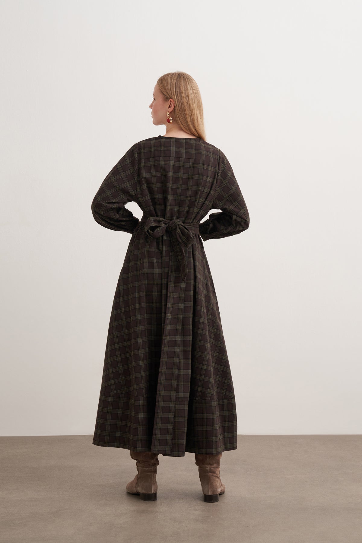 Ekose Kareli Kuşaklı Uzun Elbise