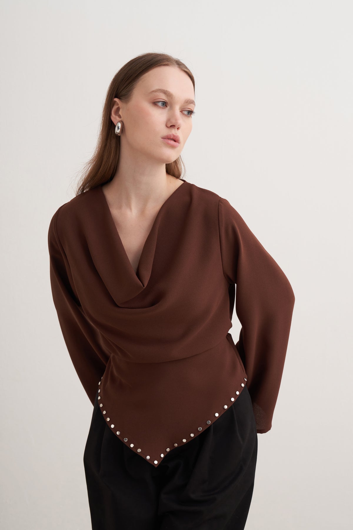 Zımba Detaylı Degaje Yaka Bluz