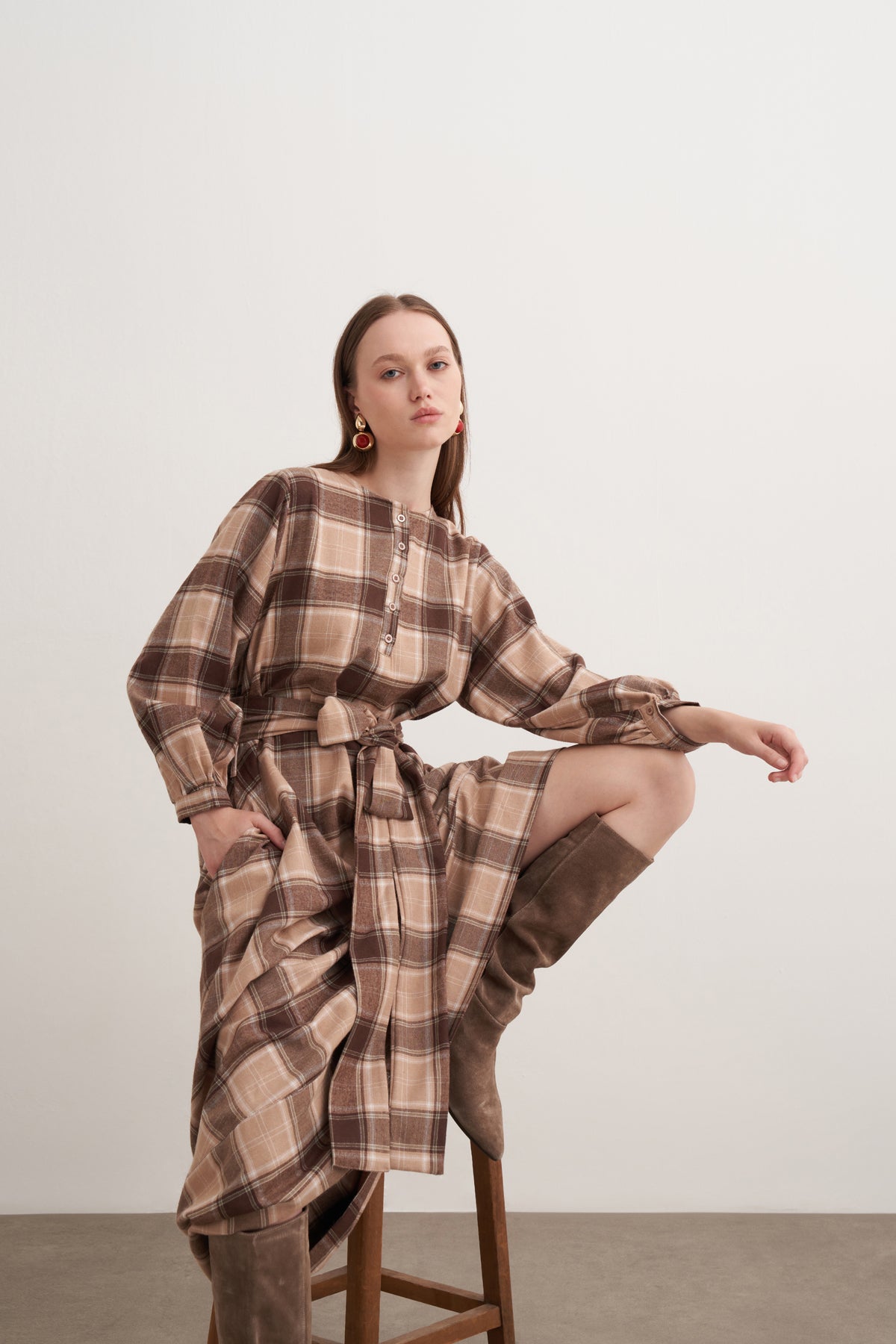 Ekose Kareli Kuşaklı Uzun Elbise