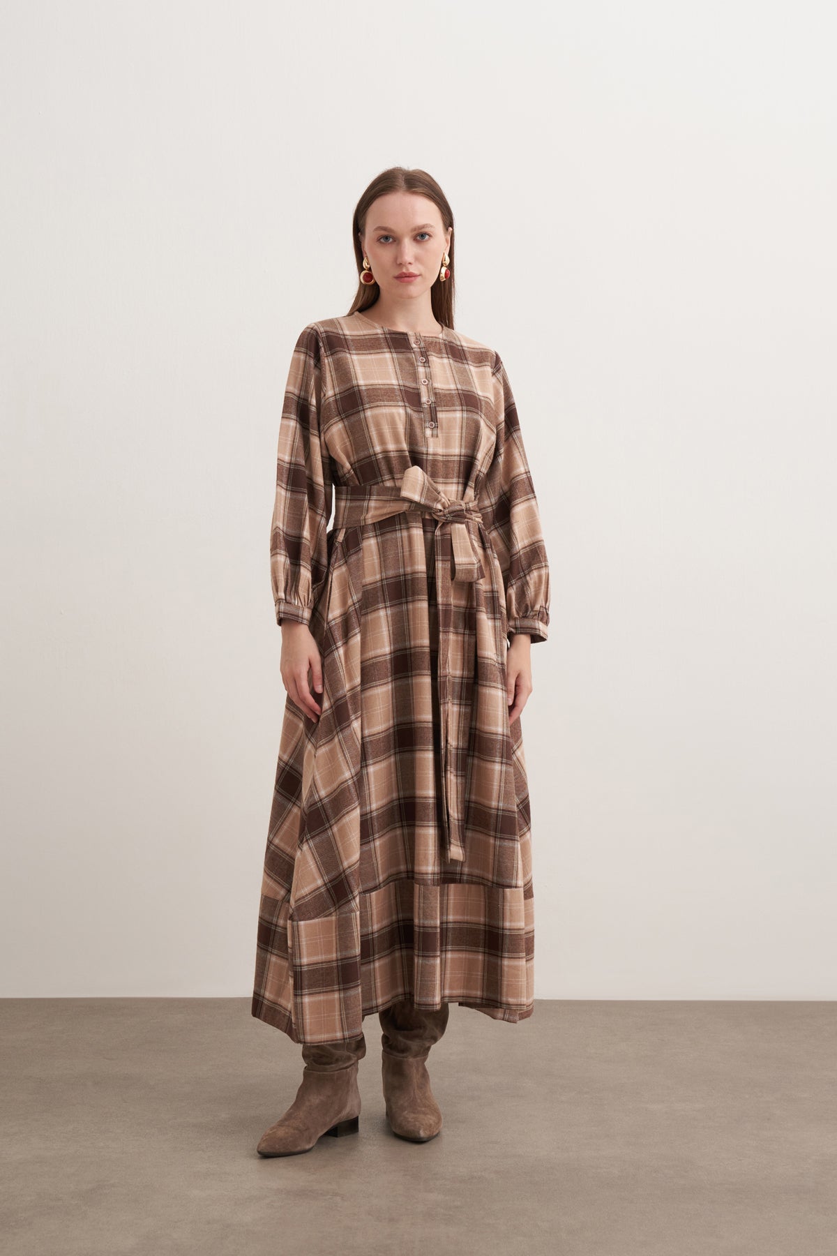 Ekose Kareli Kuşaklı Uzun Elbise