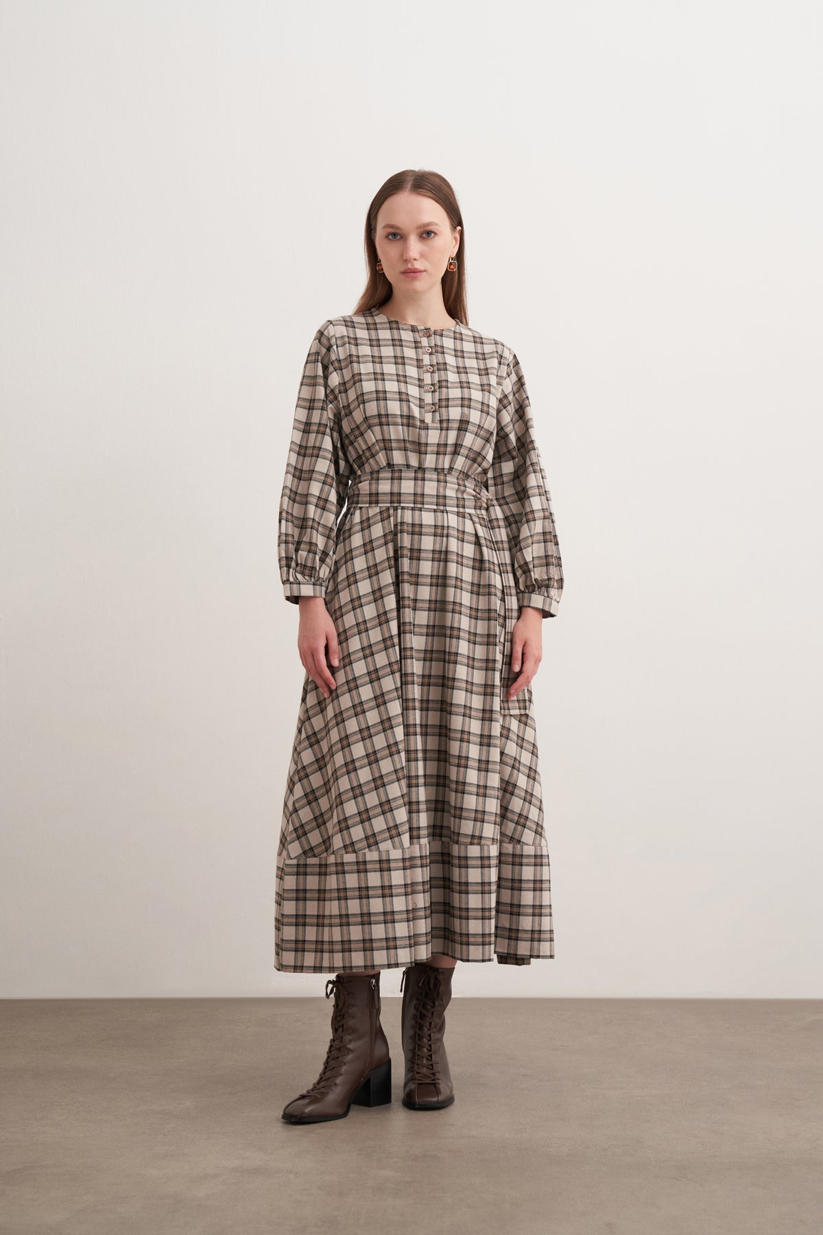 Ekose Kareli Kuşaklı Uzun Elbise