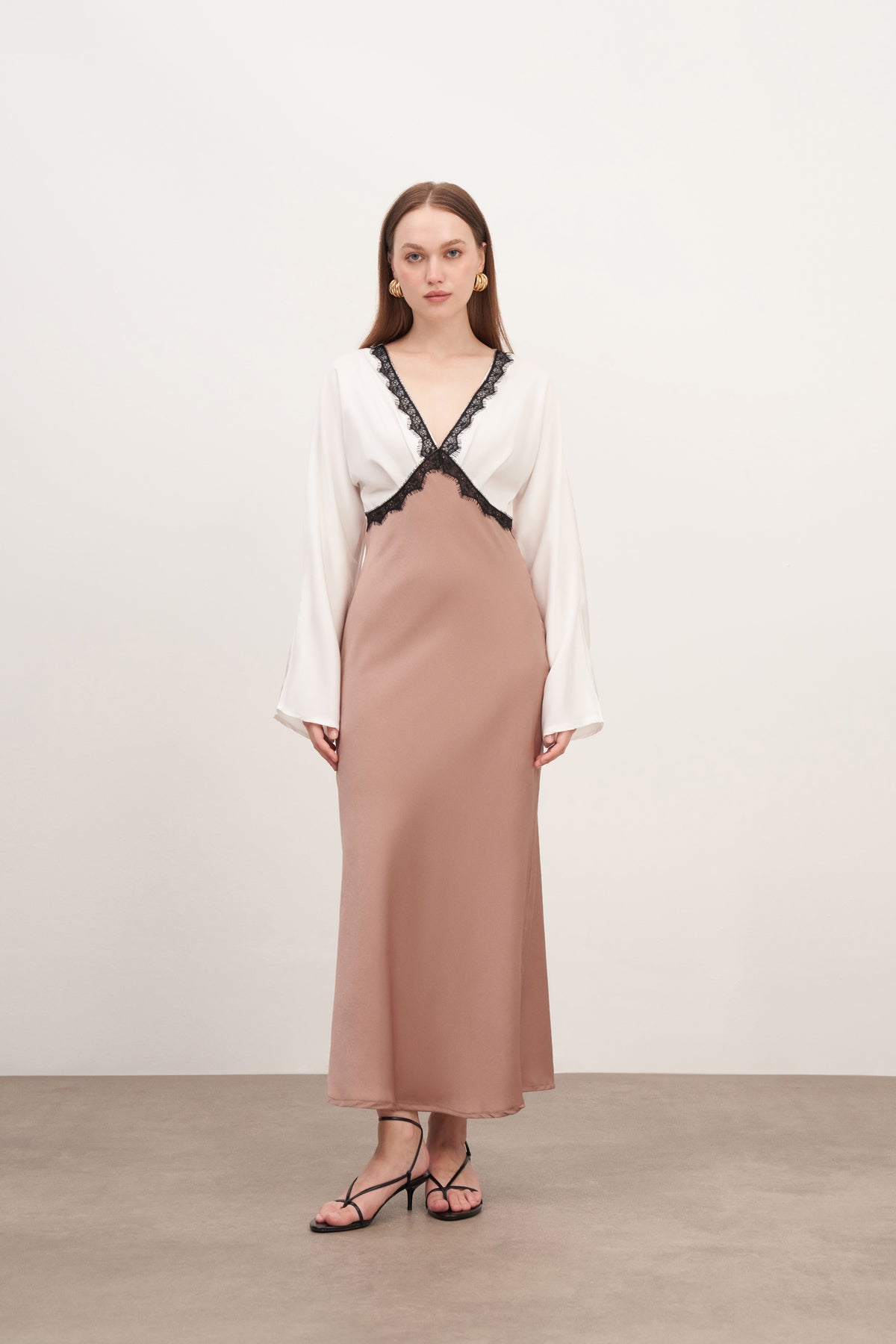 Saten Dantel Detaylı Midi Elbise