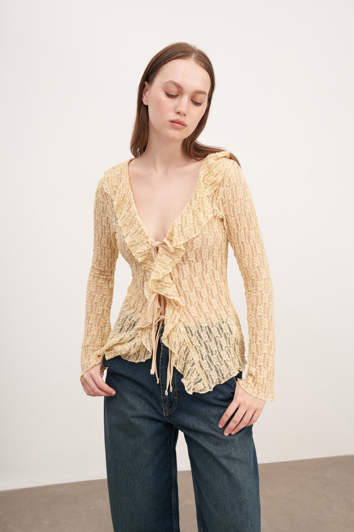 Dantel Volanlı Bluz