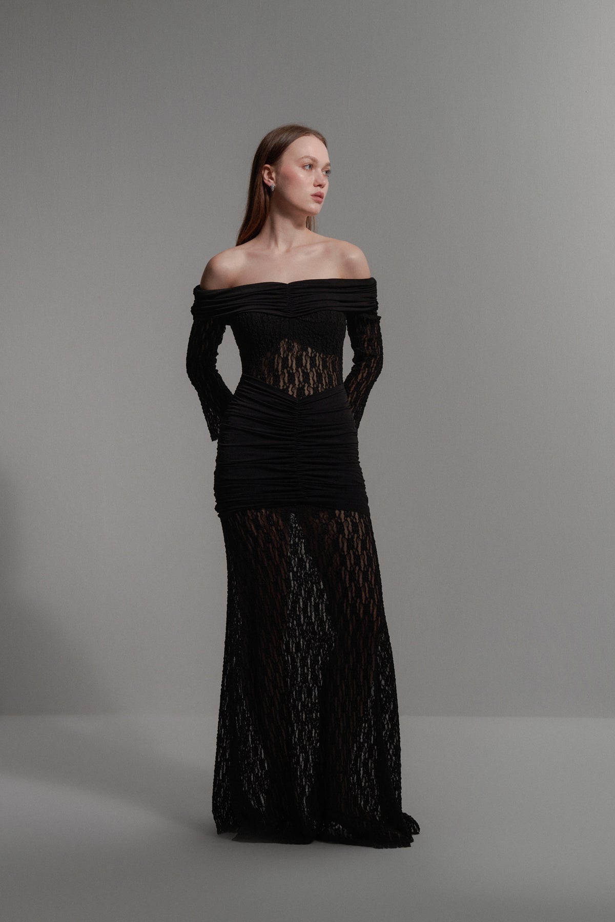 Dantel Madonna Yaka Straplez Şık Elbise