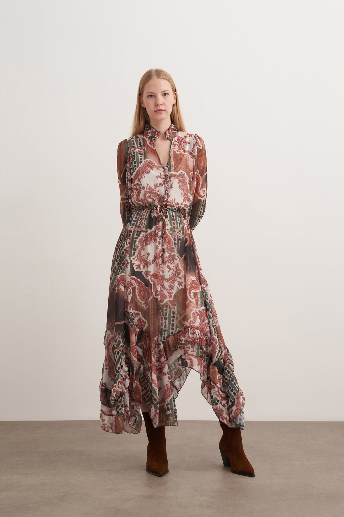 Desenli Asimetrik Kesimli Şifon Elbise