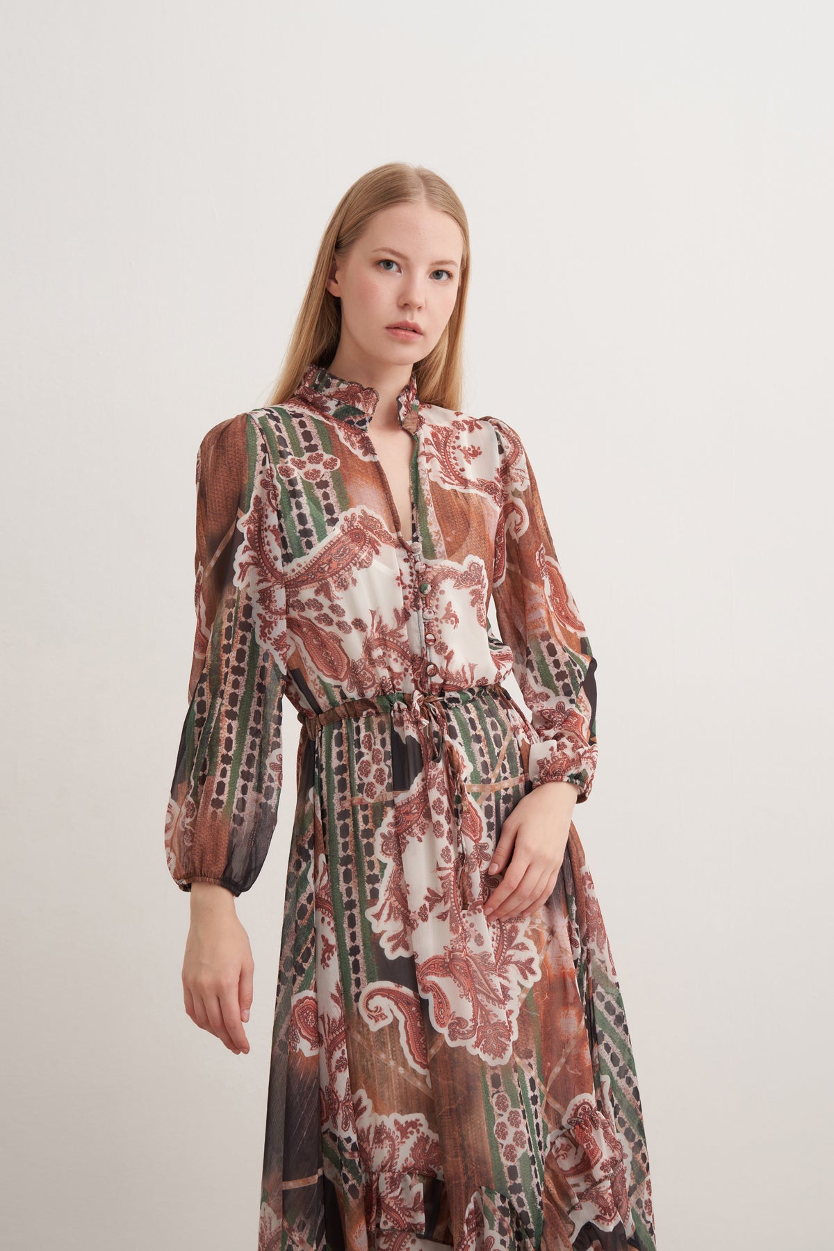 Desenli Asimetrik Kesimli Şifon Elbise