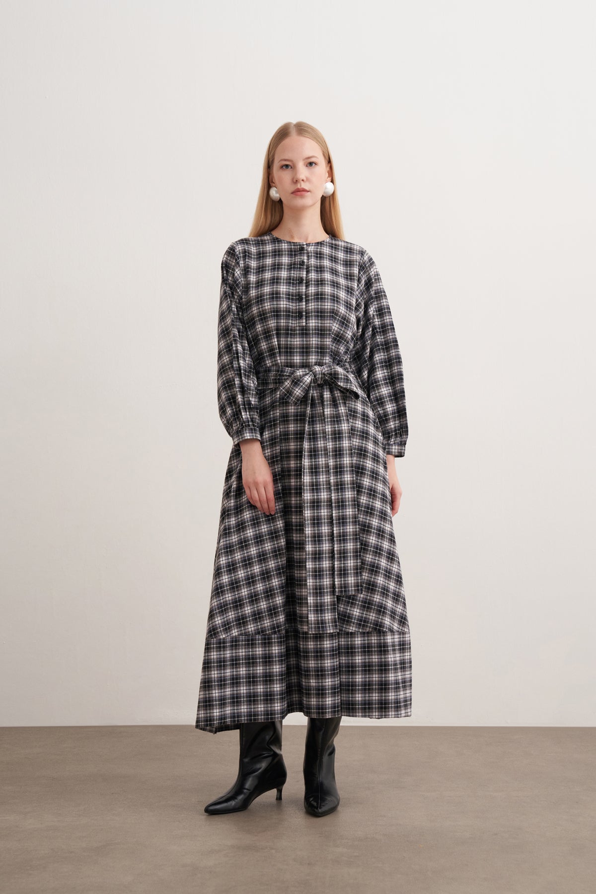 Ekose Kareli Kuşaklı Uzun Elbise