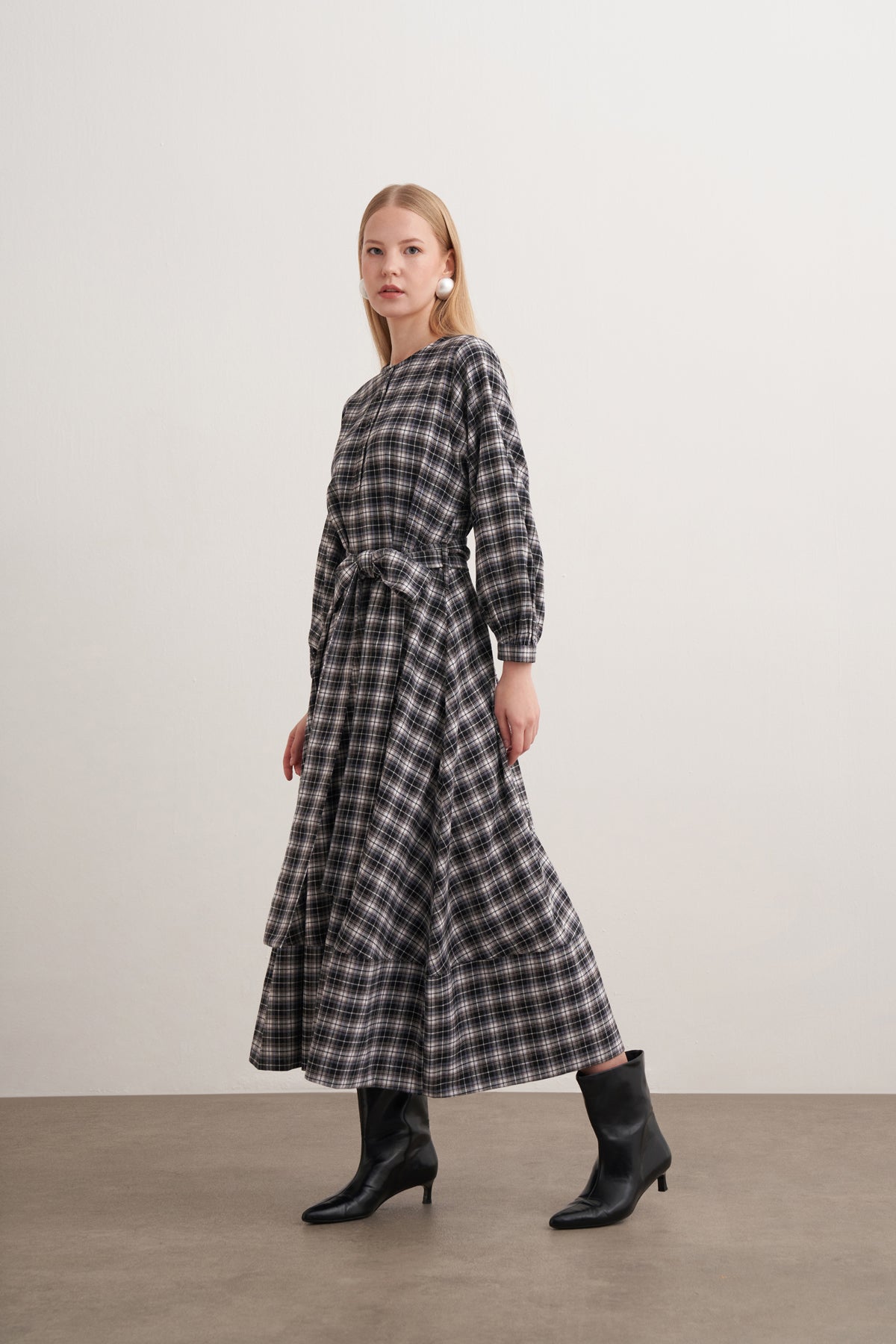 Ekose Kareli Kuşaklı Uzun Elbise