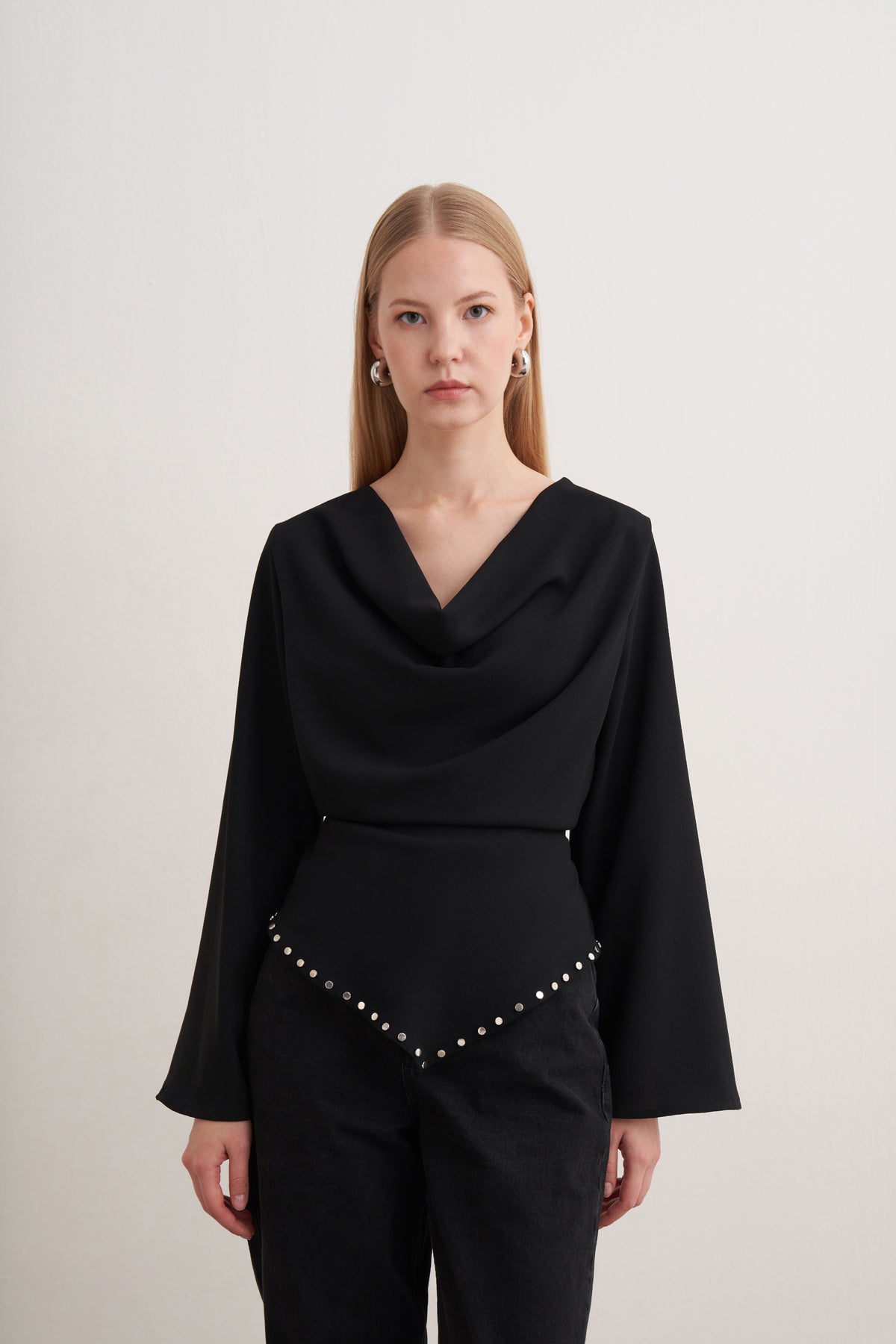 Zımba Detaylı Degaje Yaka Bluz