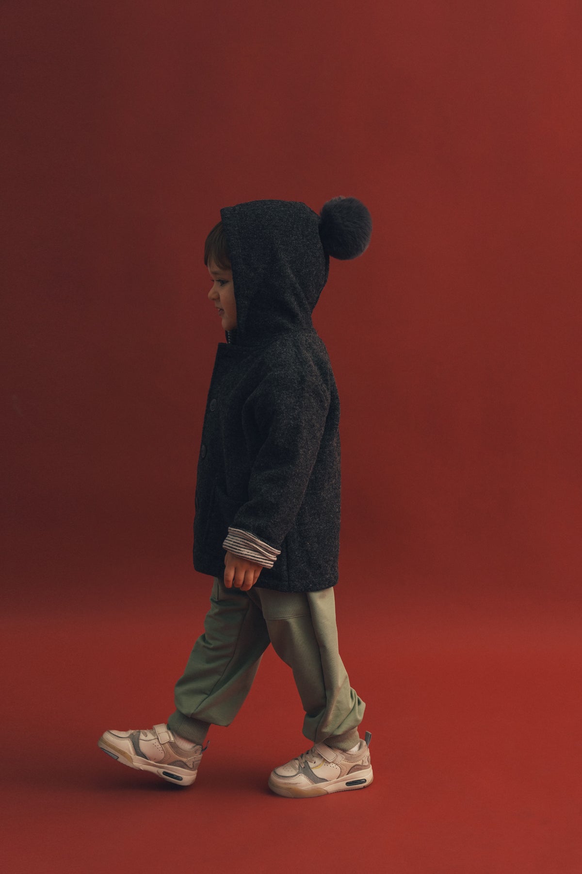 Ponpon Kapüşonlu Kaşe Kaban Ceket