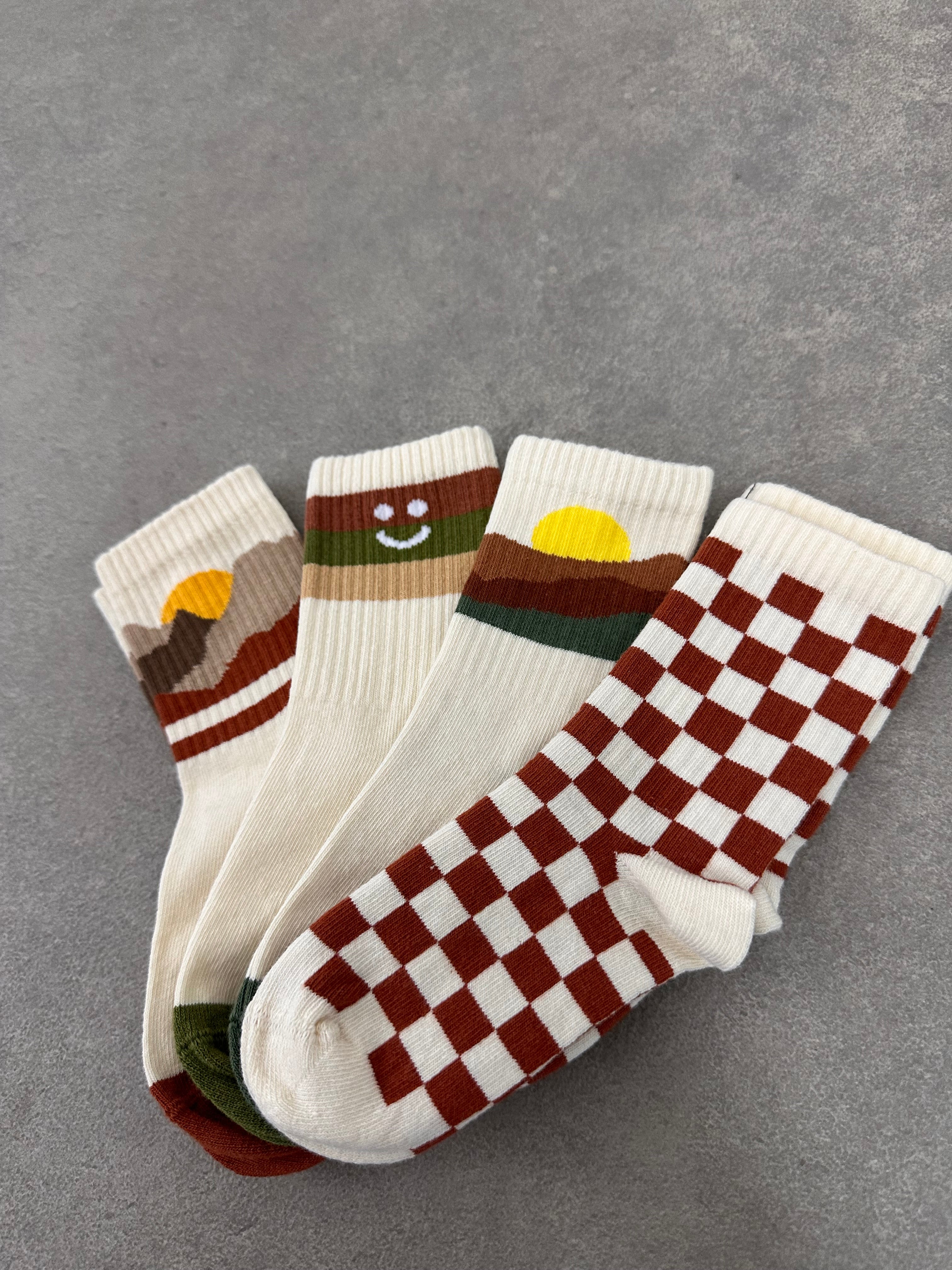 4'lü Gülümseyen Çorap Seti