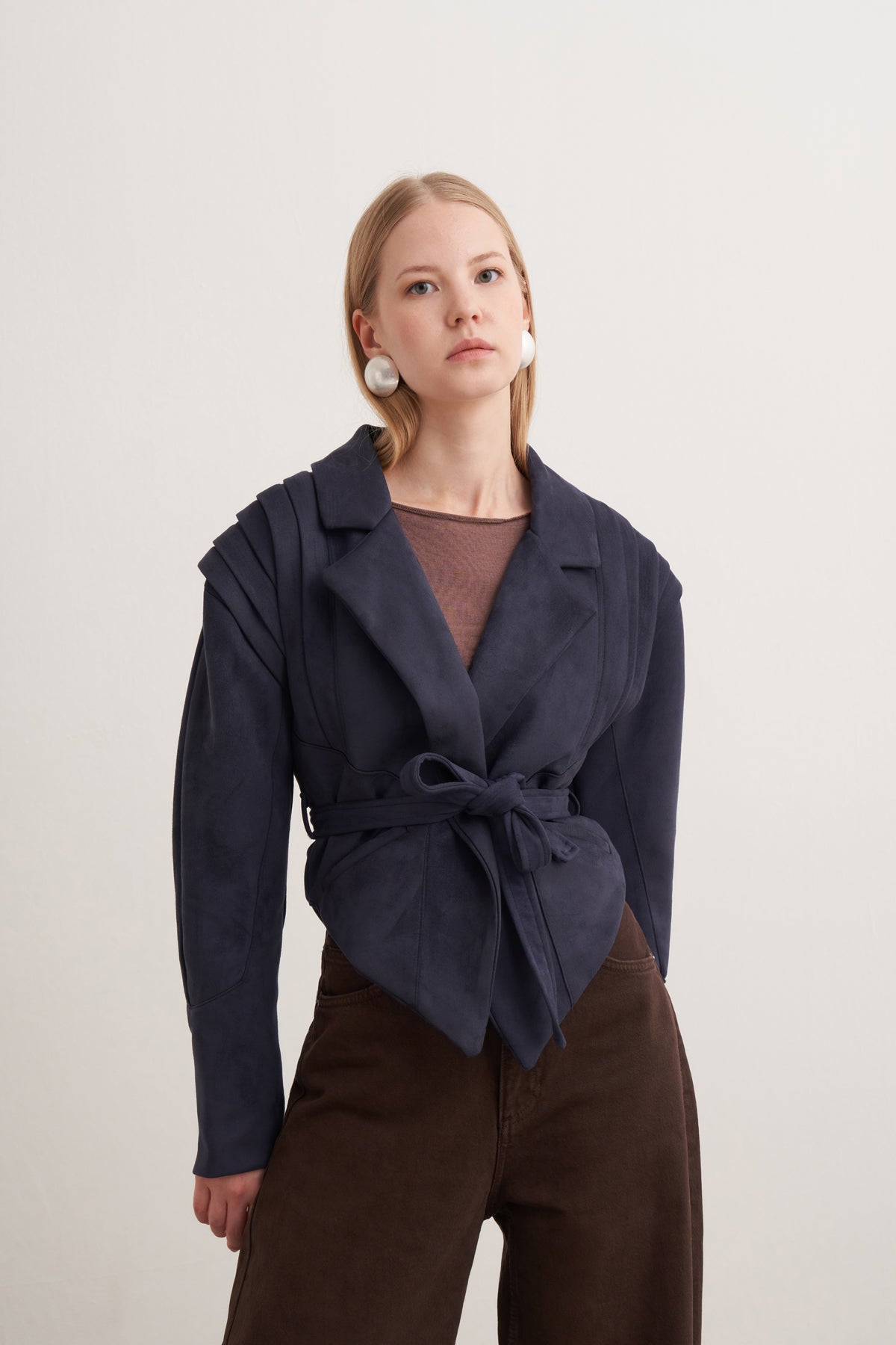 Süet Omuz Detaylı Kısa Ceket