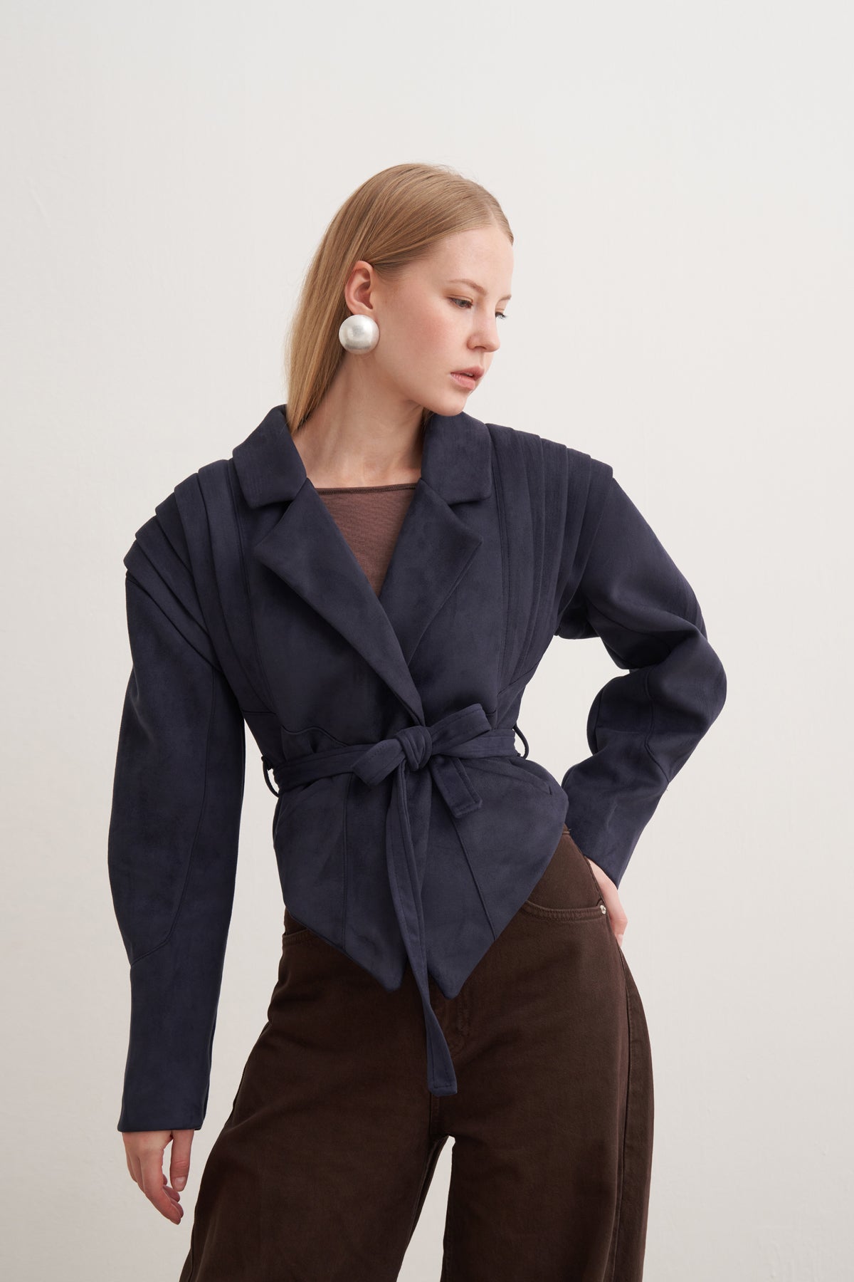 Süet Omuz Detaylı Kısa Ceket