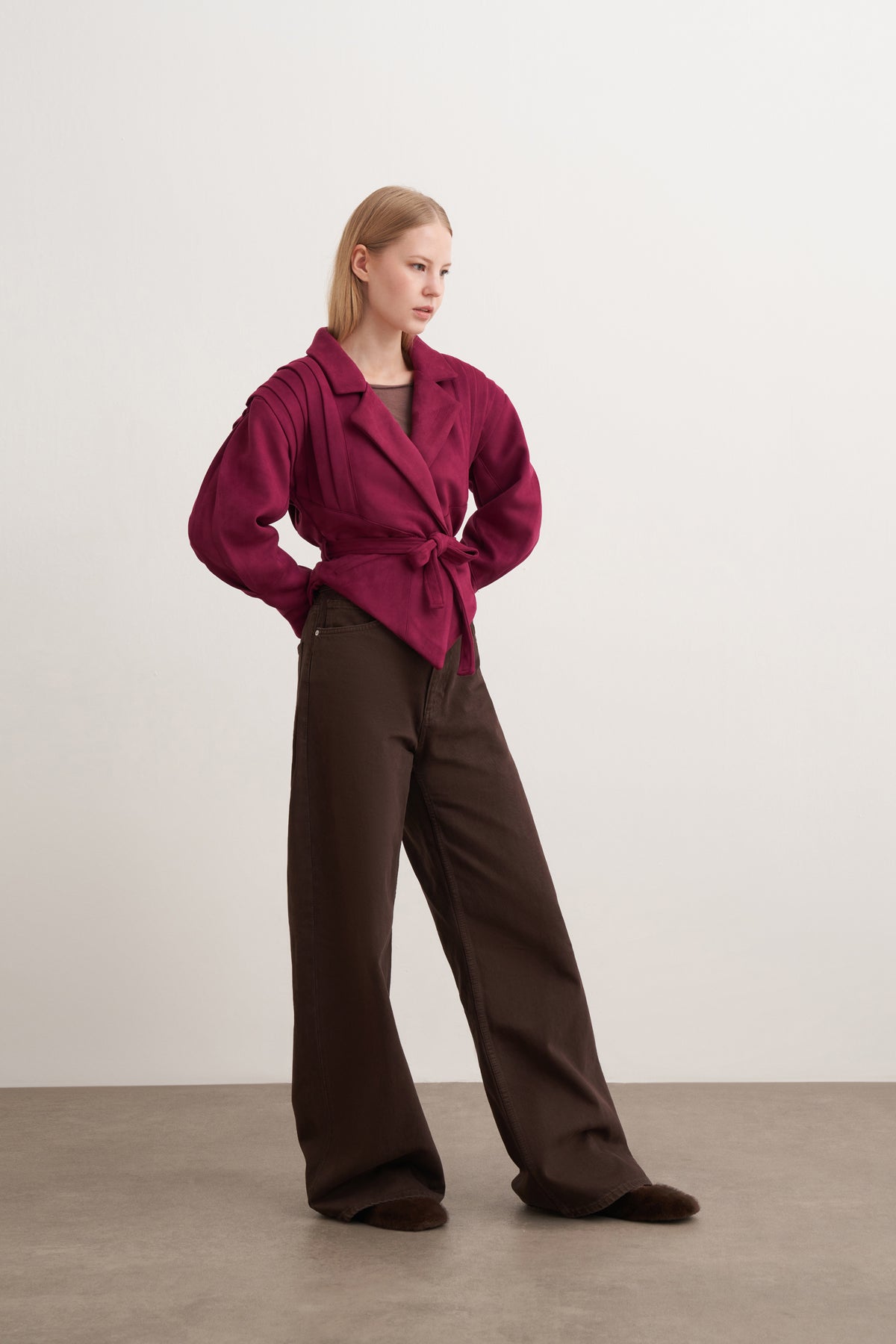 Süet Omuz Detaylı Kısa Ceket