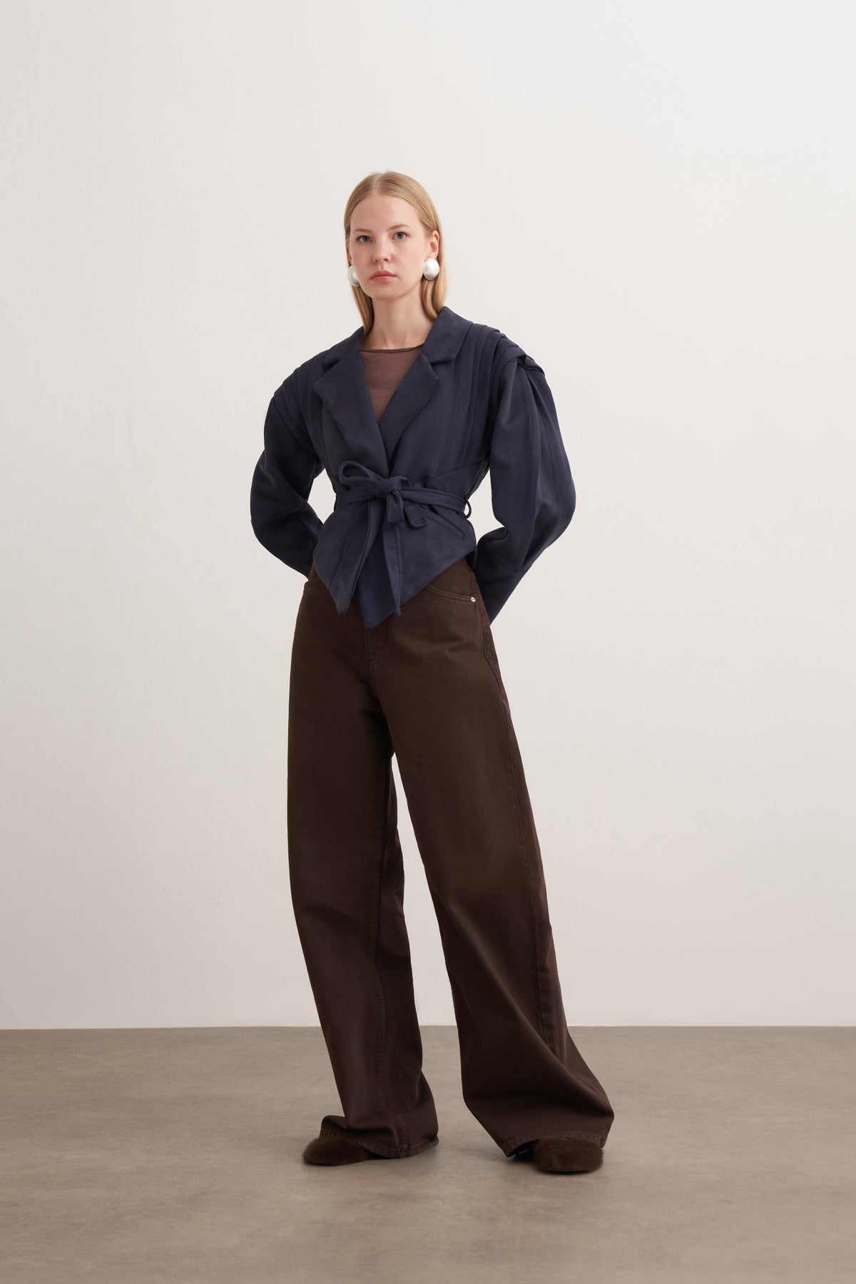 Süet Omuz Detaylı Kısa Ceket