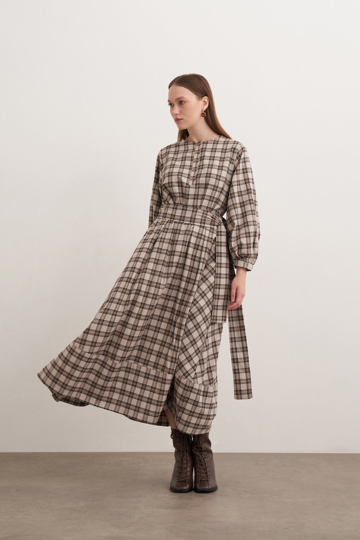 Ekose Kareli Kuşaklı Uzun Elbise