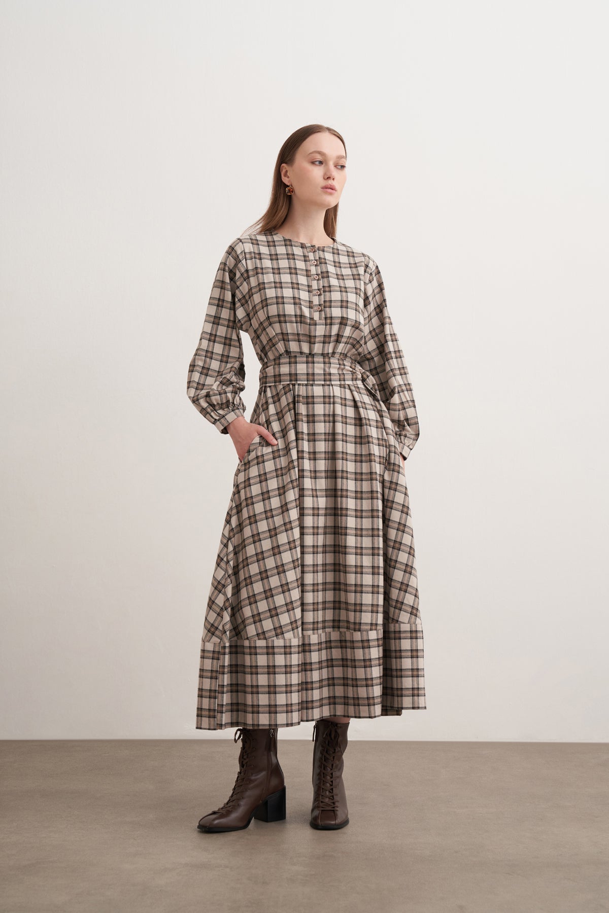 Ekose Kareli Kuşaklı Uzun Elbise