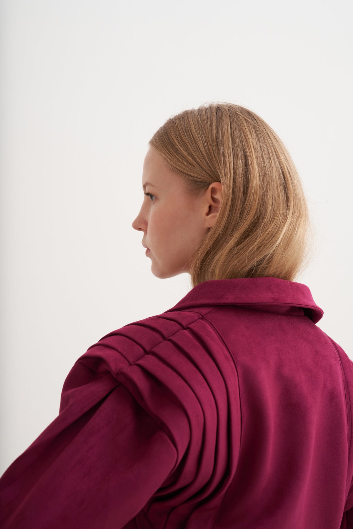 Süet Omuz Detaylı Kısa Ceket