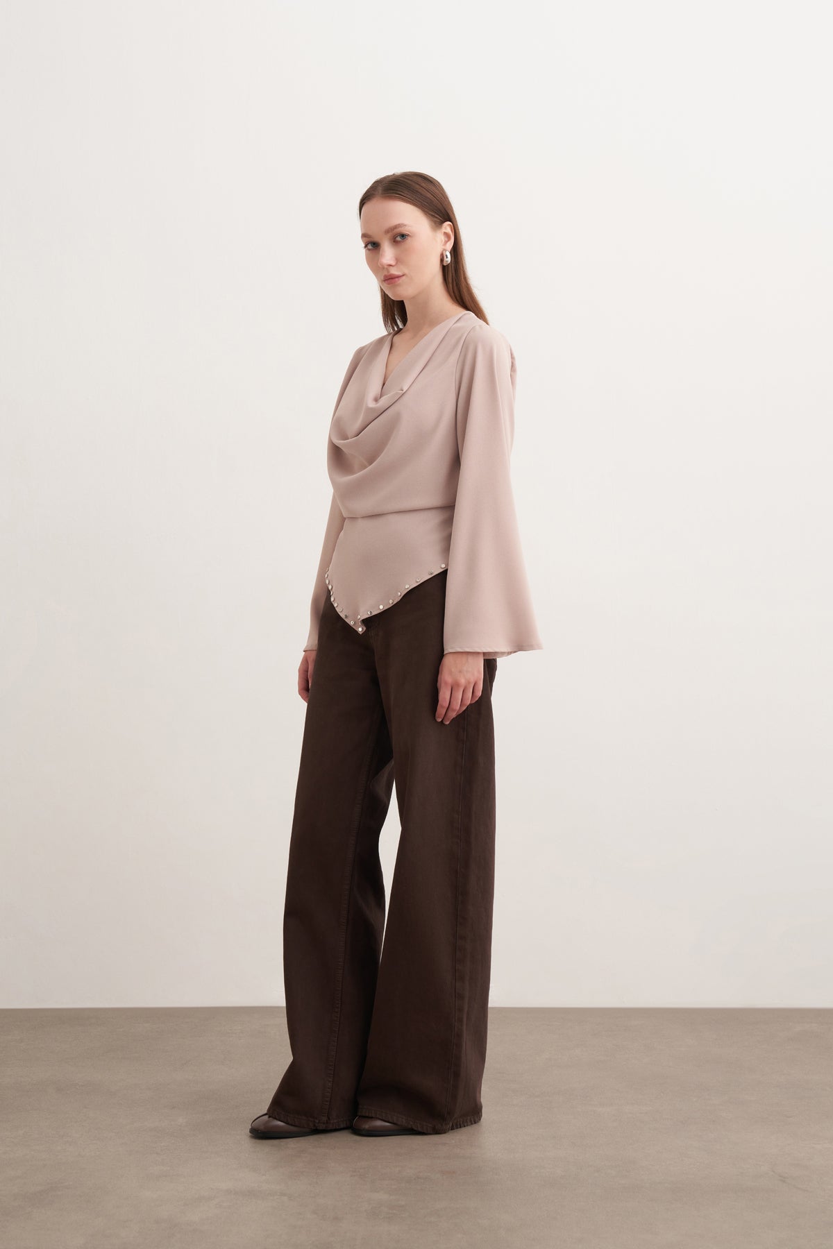 Zımba Detaylı Degaje Yaka Bluz