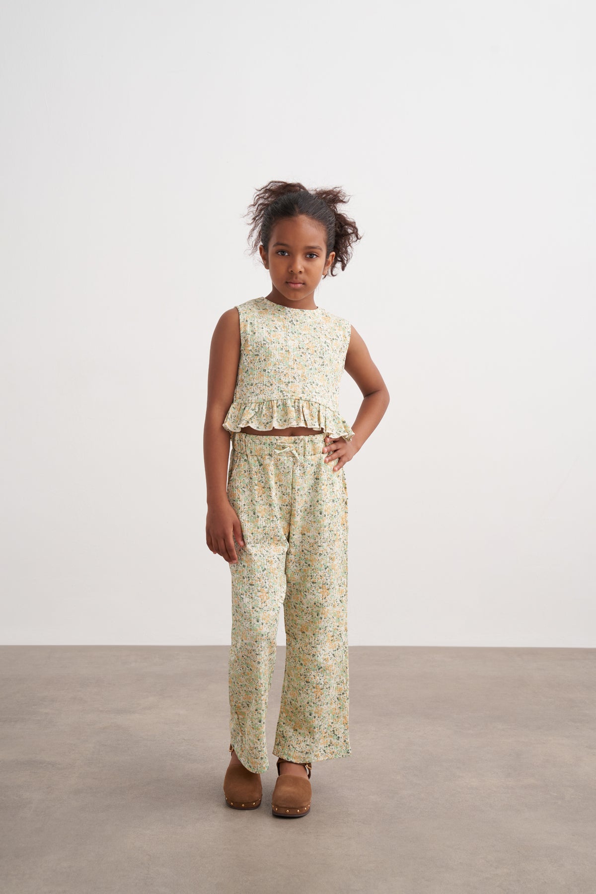 Kendinden Dokulu Çiçekli Takım