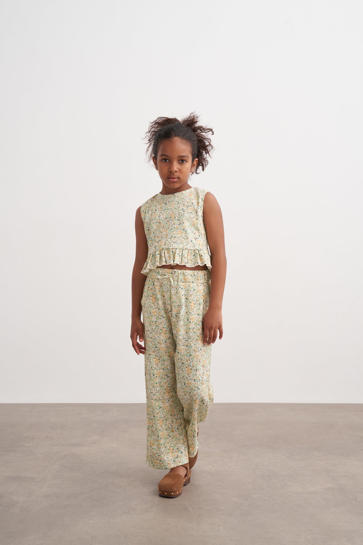 Kendinden Dokulu Çiçekli Takım