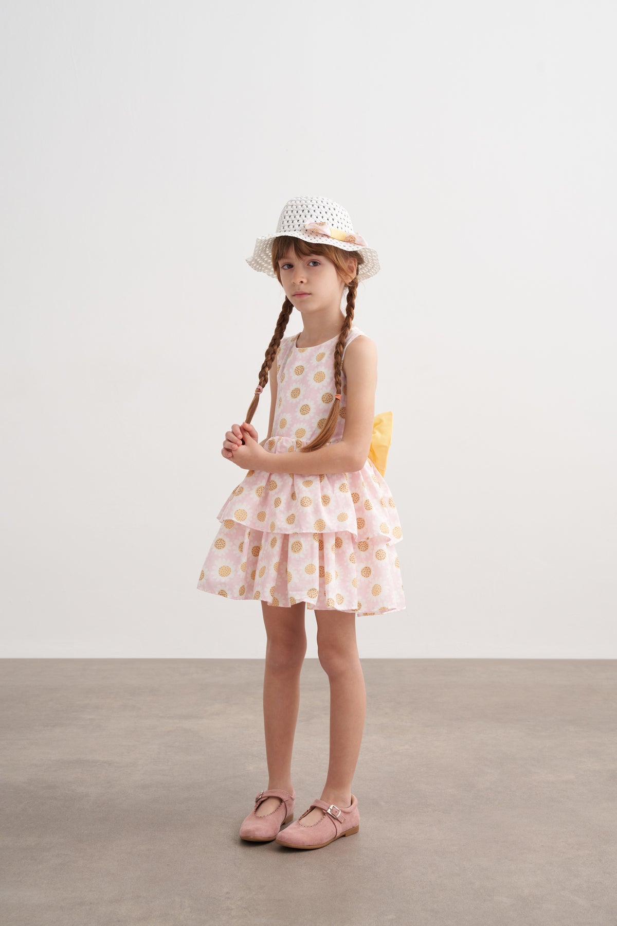 Şapkalı Fiyonk Desenli Fırfırlı Elbise