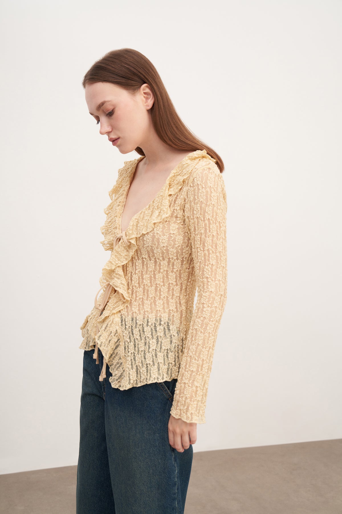 Dantel Volanlı Bluz