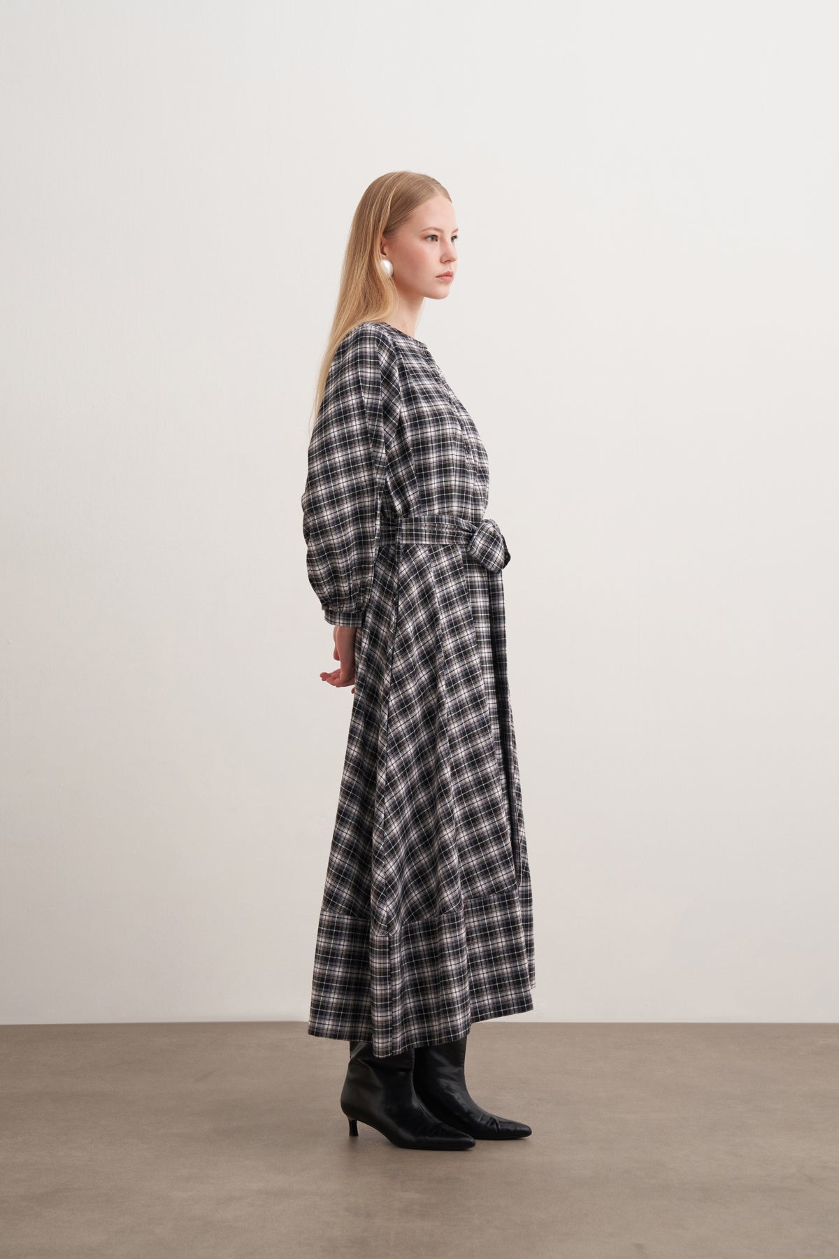 Ekose Kareli Kuşaklı Uzun Elbise