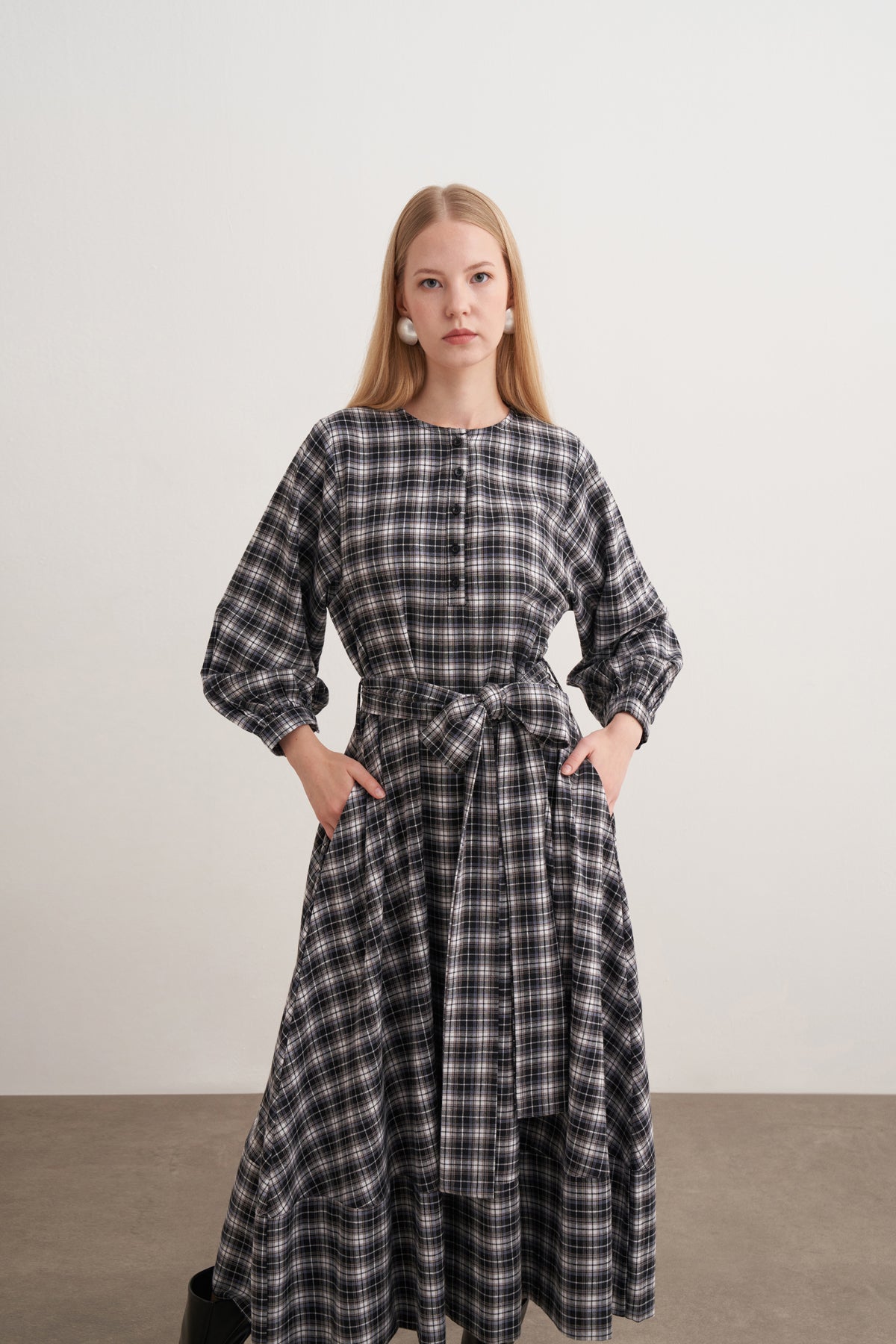 Ekose Kareli Kuşaklı Uzun Elbise