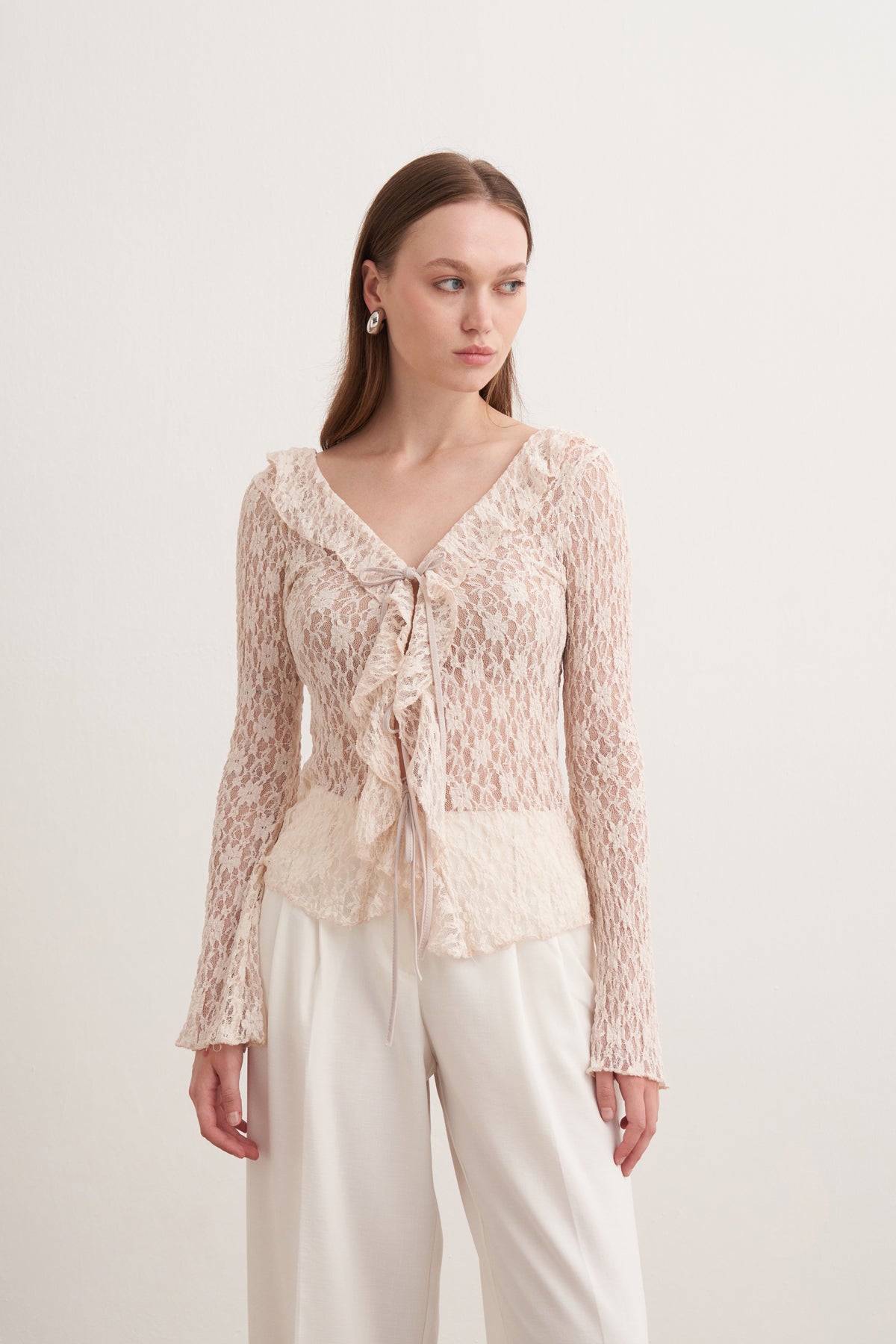 Dantel Volanlı Bluz