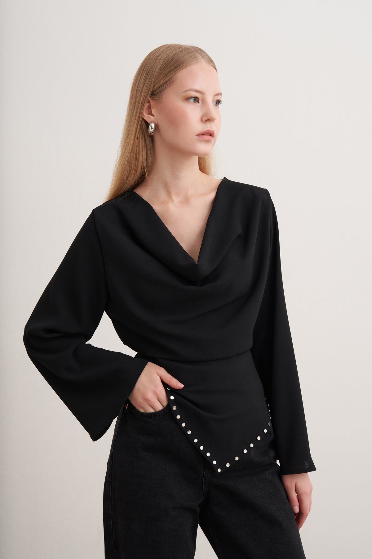 Zımba Detaylı Degaje Yaka Bluz